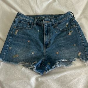 American Eagle Mom Short